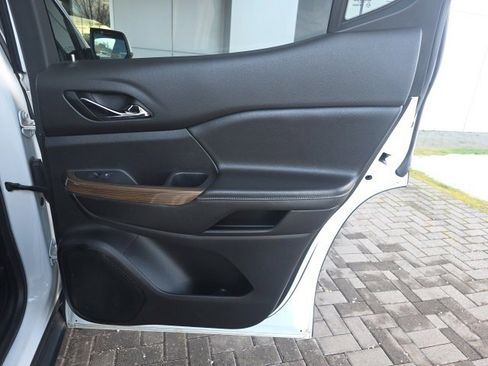 Used 2019 GMC Acadia SLE image 11