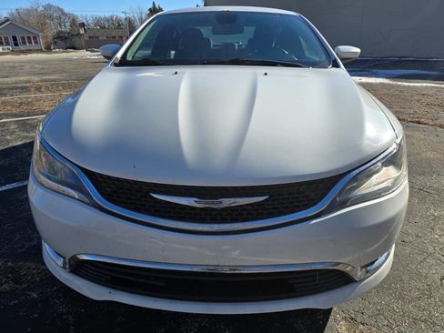 Used 2016 Chrysler 200 Limited w/ Convenience Group image 2