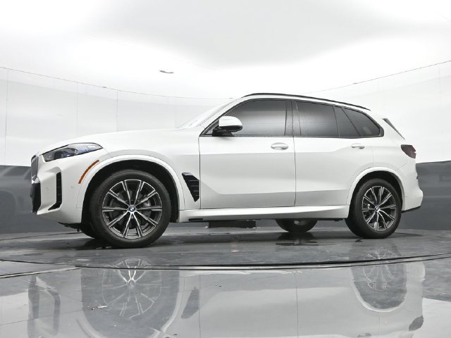 Used 2025 BMW X5 xDrive40i w/ M Sport Package AWD/4WD image 48
