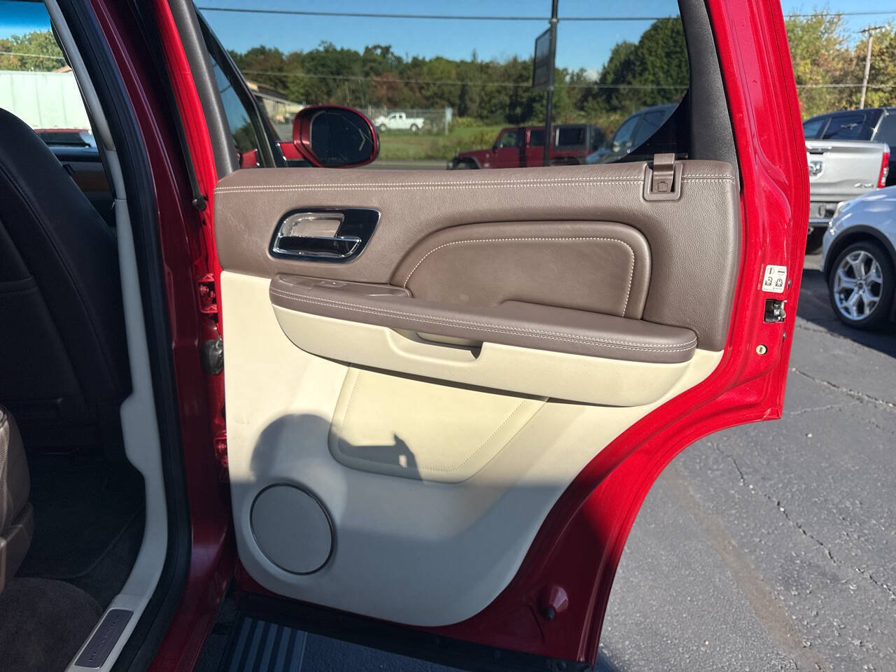 Used 2013 Cadillac Escalade Platinum AWD/4WD image 27