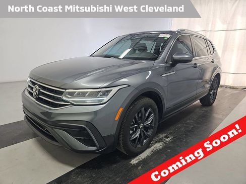 Used 2024 Volkswagen Tiguan SE FWD image 1