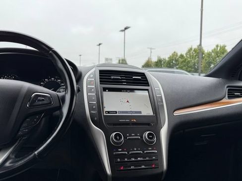 Used 2017 Lincoln MKC Select w/ Select Plus Package AWD/4WD image 18