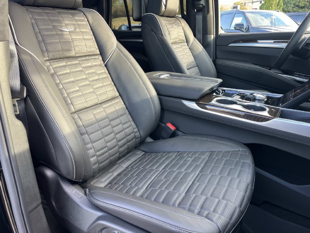 Used 2026 Cadillac Escalade Platinum Sport w/ LPO, ONYX Package AWD/4WD image 32