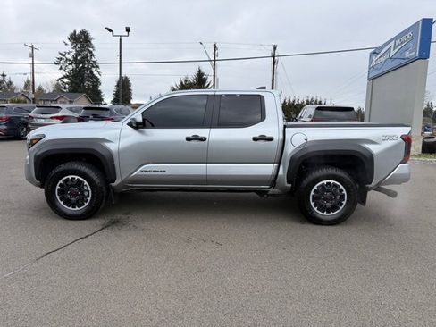 Used 2024 Toyota Tacoma TRD Off-Road w/ TRD Off Road Premium Package image 8