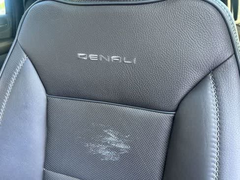 Used 2021 GMC Yukon XL Denali w/ Denali Premium Package image 7