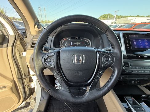 Used 2016 Honda Pilot Touring image 18