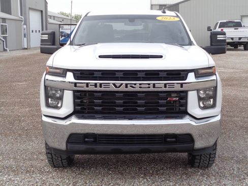 Used 2023 Chevrolet Silverado 2500 LT AWD/4WD image 3