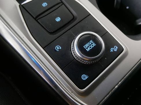 Used 2020 Ford Explorer XLT w/ Equipment Group 202A AWD/4WD image 27