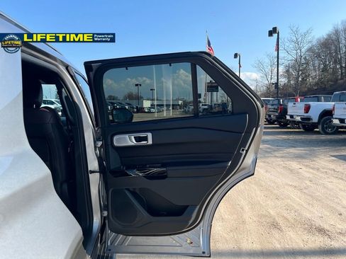 Used 2021 Ford Explorer Platinum w/ Equipment Group 601A image 34