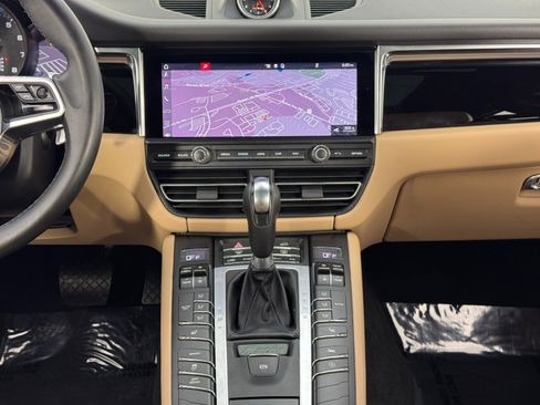 Used 2021 Porsche Macan image 24
