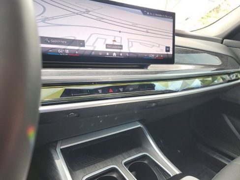 Used 2023 BMW 740i 740i w/ Parking Assistance Package image 31