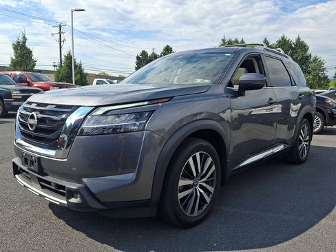 Certified 2022 Nissan Pathfinder Platinum w/ Lighting Package (N92) AWD/4WD image 3