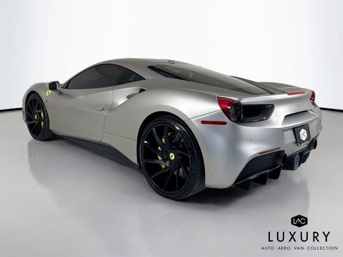 Used 2016 Ferrari 488 GTB RWD image 9