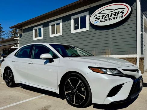 Used 2019 Toyota Camry XSE image 2