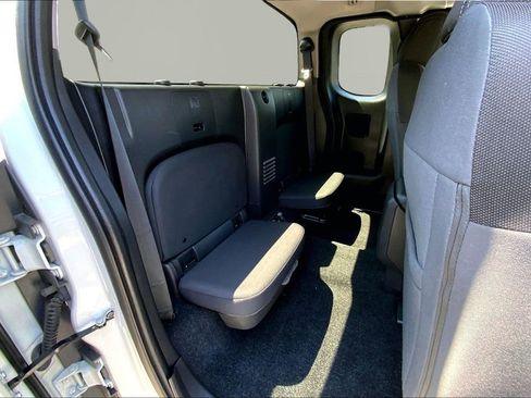 Used 2025 Nissan Frontier SV RWD image 17