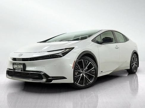 Used 2025 Toyota Prius Plug-In Hybrid FWD image 1