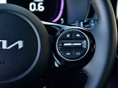 Certified 2025 Kia Soul EX image 17