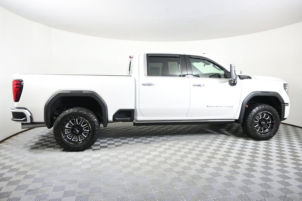Used 2025 GMC Sierra 3500 Denali Ultimate AWD/4WD image 8
