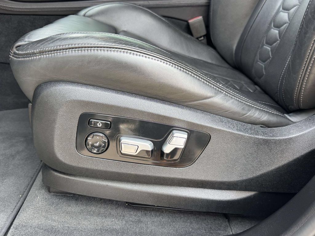 Used 2020 BMW X5 M w/ Executive Package AWD/4WD image 19