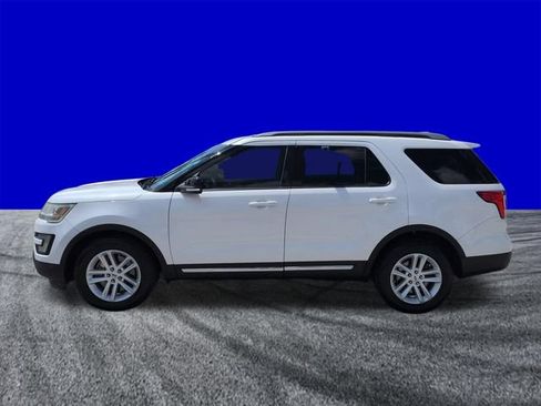 Certified 2017 Ford Explorer XLT w/ Equipment Group 202A FWD image 7