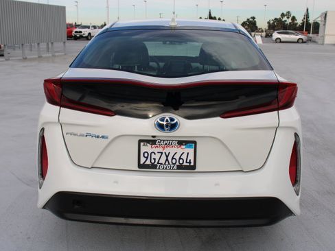 Used 2018 Toyota Prius Prime Advanced image 4