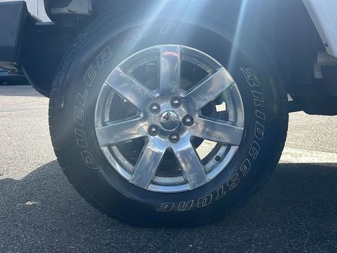 Used 2017 Jeep Wrangler Unlimited Sahara w/ Connectivity Group image 9