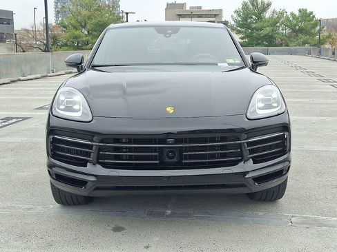 Used 2023 Porsche Cayenne Coupe image 6