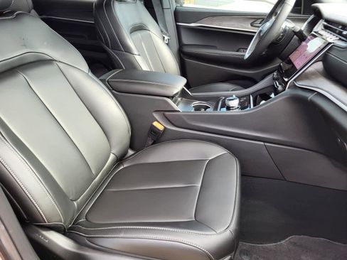 New 2025 Jeep Grand Cherokee L Limited image 10