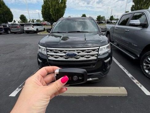 Used 2018 Ford Explorer XLT AWD/4WD image 1