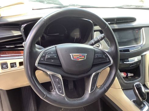 Used 2018 Cadillac XT5 Luxury w/ Driver Awareness Package FWD image 7