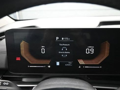 Used 2025 Kia Carnival FWD image 14