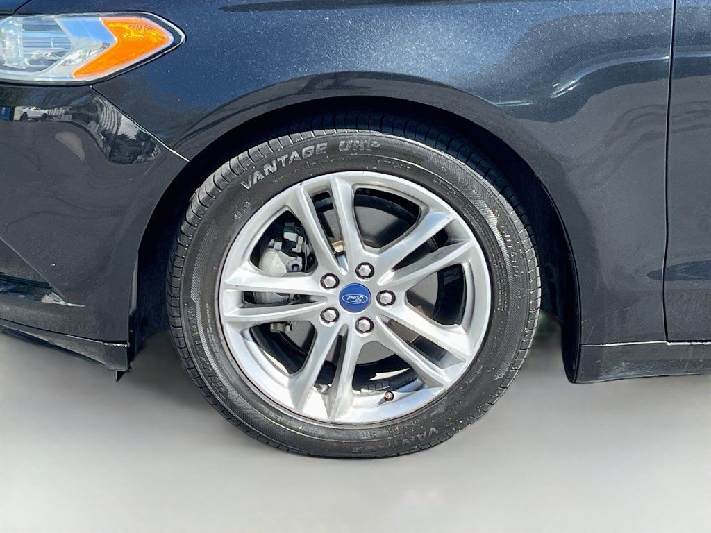 Used 2015 Ford Fusion Titanium FWD image 32