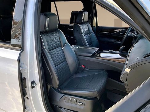 Used 2023 Cadillac Escalade Sport Platinum image 7
