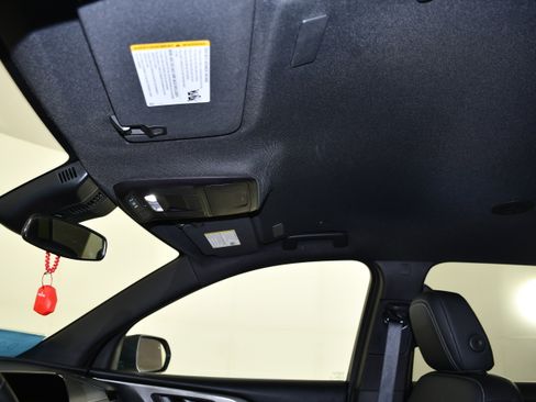 Used 2026 Chevrolet Traverse LT image 38