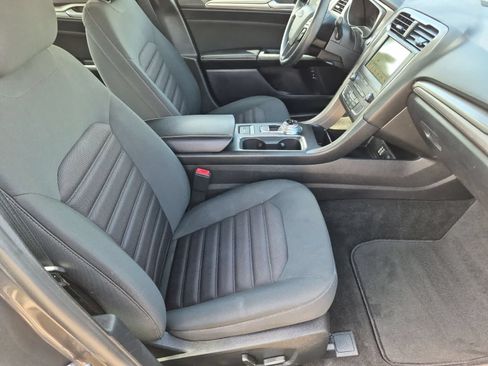 Used 2019 Ford Fusion SE FWD image 21