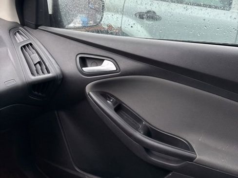 Used 2013 Ford Focus SE image 4