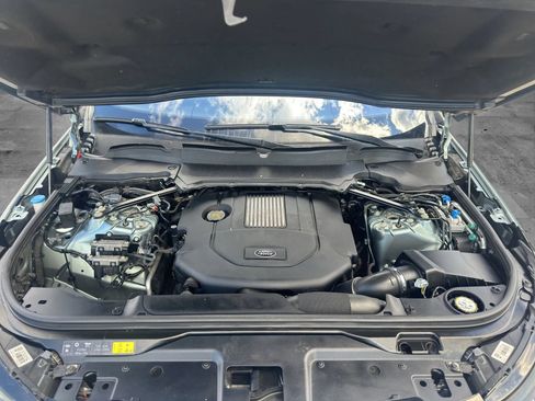 Used 2017 Land Rover Discovery HSE AWD/4WD image 9