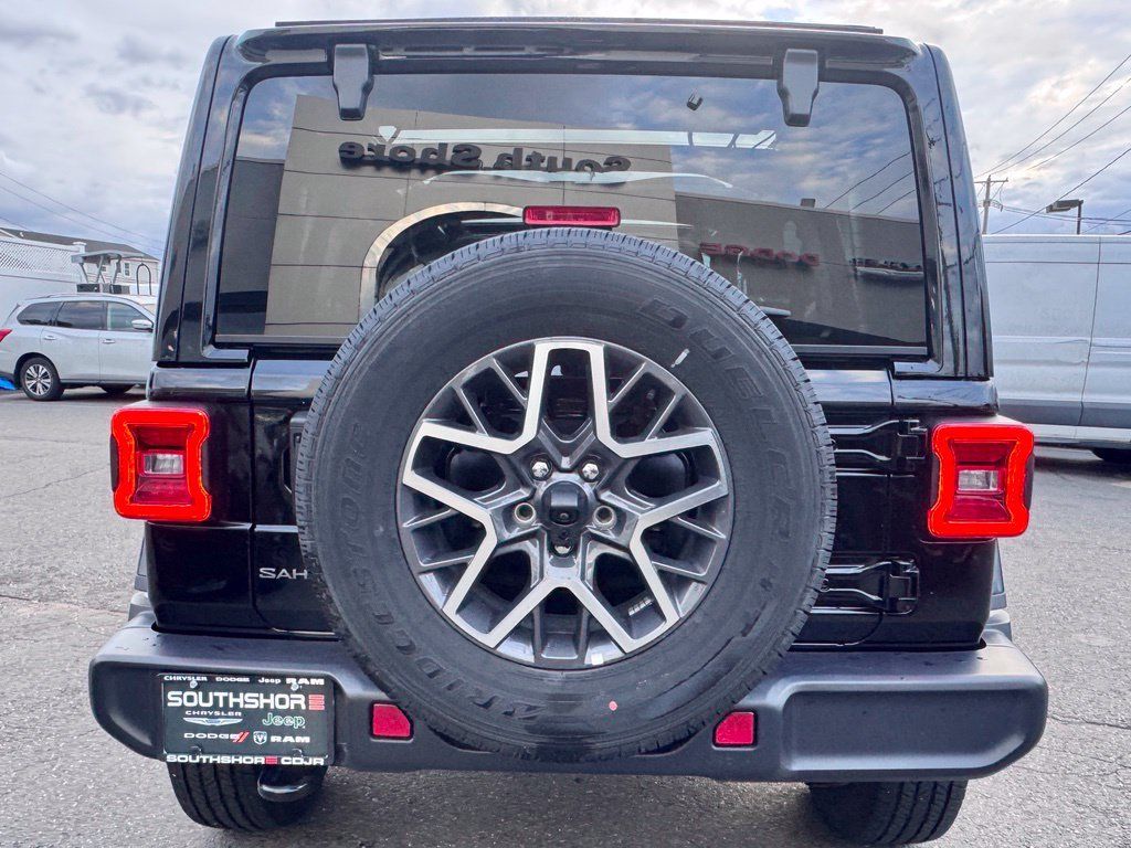 Used 2026 Jeep Wrangler Unlimited Sahara AWD/4WD image 6