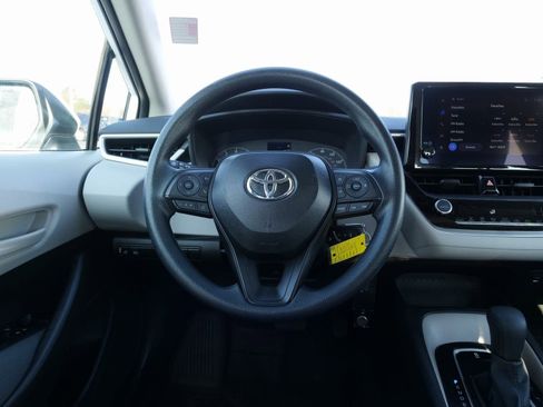 Used 2025 Toyota Corolla LE image 20