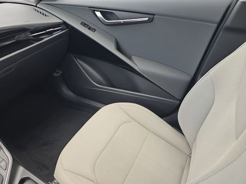 New 2026 Kia Niro EX FWD image 16