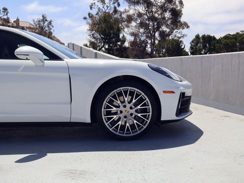 Certified 2024 Porsche Panamera 4 AWD/4WD image 11