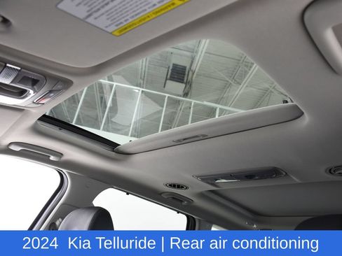 Used 2024 Kia Telluride AWD image 9