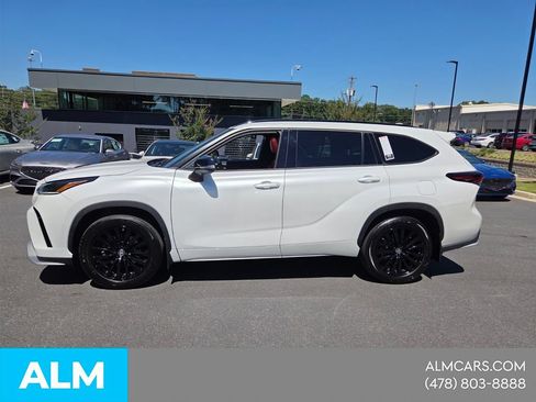 Used 2024 Toyota Highlander Limited AWD/4WD image 2