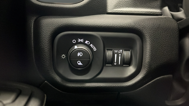 Used 2025 RAM 1500 Laramie w/ Sport Appearance Package AWD/4WD image 32