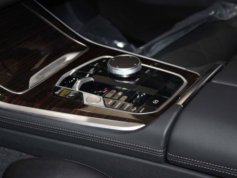 Used 2026 BMW X5 xDrive40i w/ Climate Comfort Package image 12