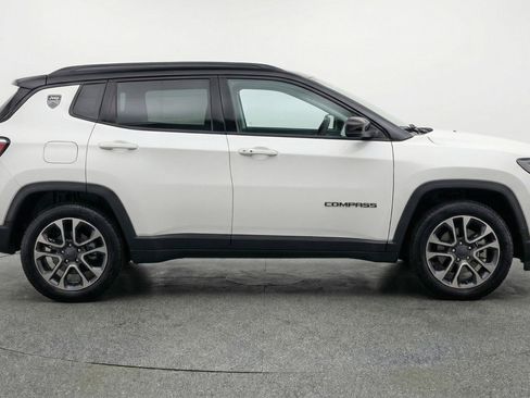 Used 2025 Jeep Compass Trailhawk image 11