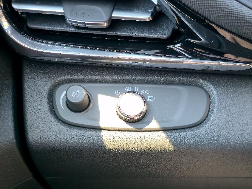 New 2026 Buick Envista Sport Touring w/ Convenience I Package FWD image 18