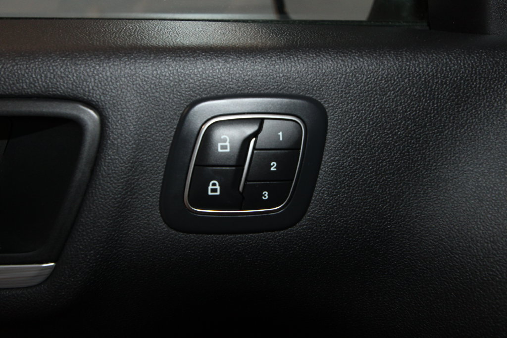 Used 2023 Ford Escape Platinum AWD/4WD image 9