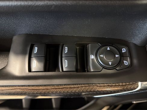 Used 2021 Chevrolet Silverado 1500 LT Trail Boss w/ Convenience Package II AWD/4WD image 16