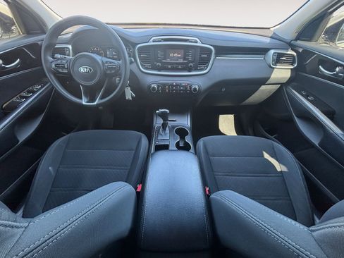 Used 2017 Kia Sorento LX FWD image 10